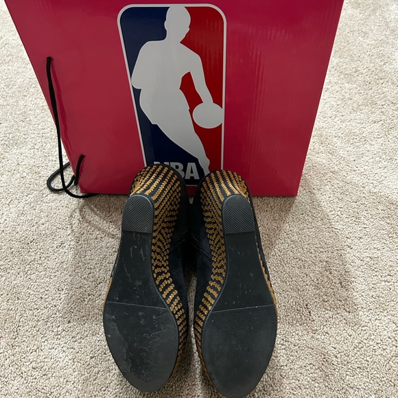 Official NBA Indiana Pacers “The Rookie” booties. Size 8- only worn once. - Picture 2 of 11